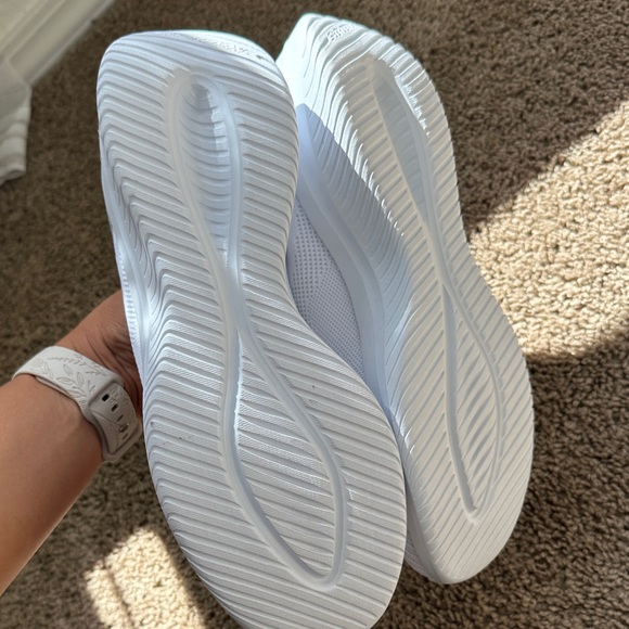 Skechers Slip Ons. Never worn. - Picture 5 of 5